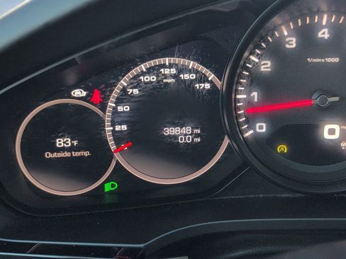 Used 2021 Porsche Cayenne w/ Premium Package image 21