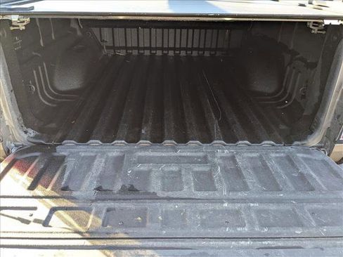 Used 2017 GMC Canyon SLT w/ Driver Alert Package image 6