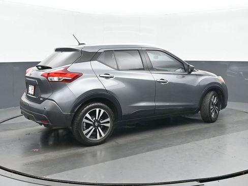 Used 2020 Nissan Kicks SV image 3