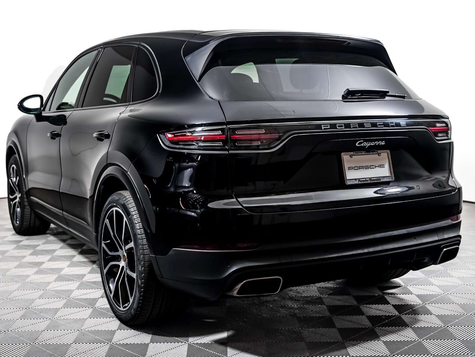 Certified 2023 Porsche Cayenne AWD/4WD image 3