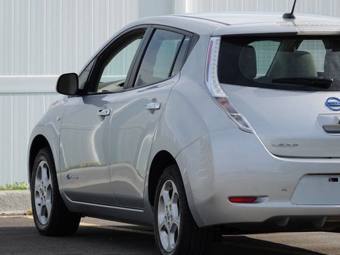 Used 2011 Nissan Leaf SL FWD image 17