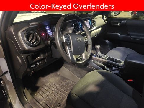 Used 2019 Toyota Tacoma TRD Sport w/ Technology Package image 10