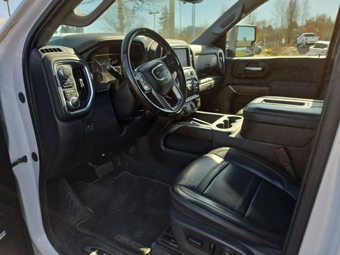 Used 2021 GMC Sierra 3500 Denali w/ Denali Ultimate Package image 2