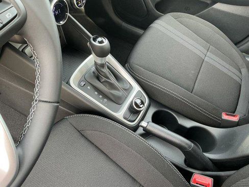 New 2025 Hyundai Venue SEL image 8