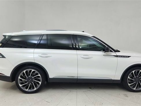 Used 2020 Lincoln Aviator Reserve w/ Equipment Group 202A image 6