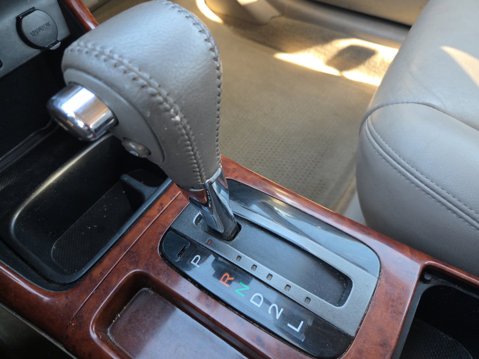 Used 2003 Toyota Camry XLE w/ XLE Premium Plus Pkg FWD image 18