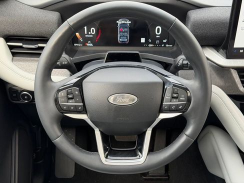 Certified 2025 Ford Explorer Platinum w/ Ultimate Package image 38