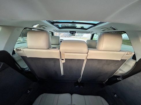 Used 2017 Land Rover Range Rover Sport HSE image 15