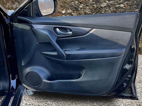 Used 2019 Nissan Rogue SV w/ Sun & Sound Touring Package image 22