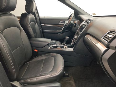 Used 2018 Ford Explorer Limited w/ Equipment Group 301A FWD image 21