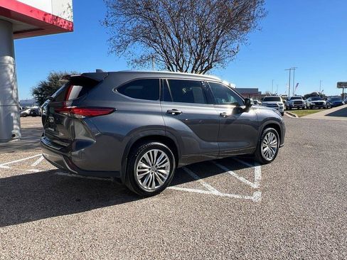 Used 2023 Toyota Highlander Platinum image 33
