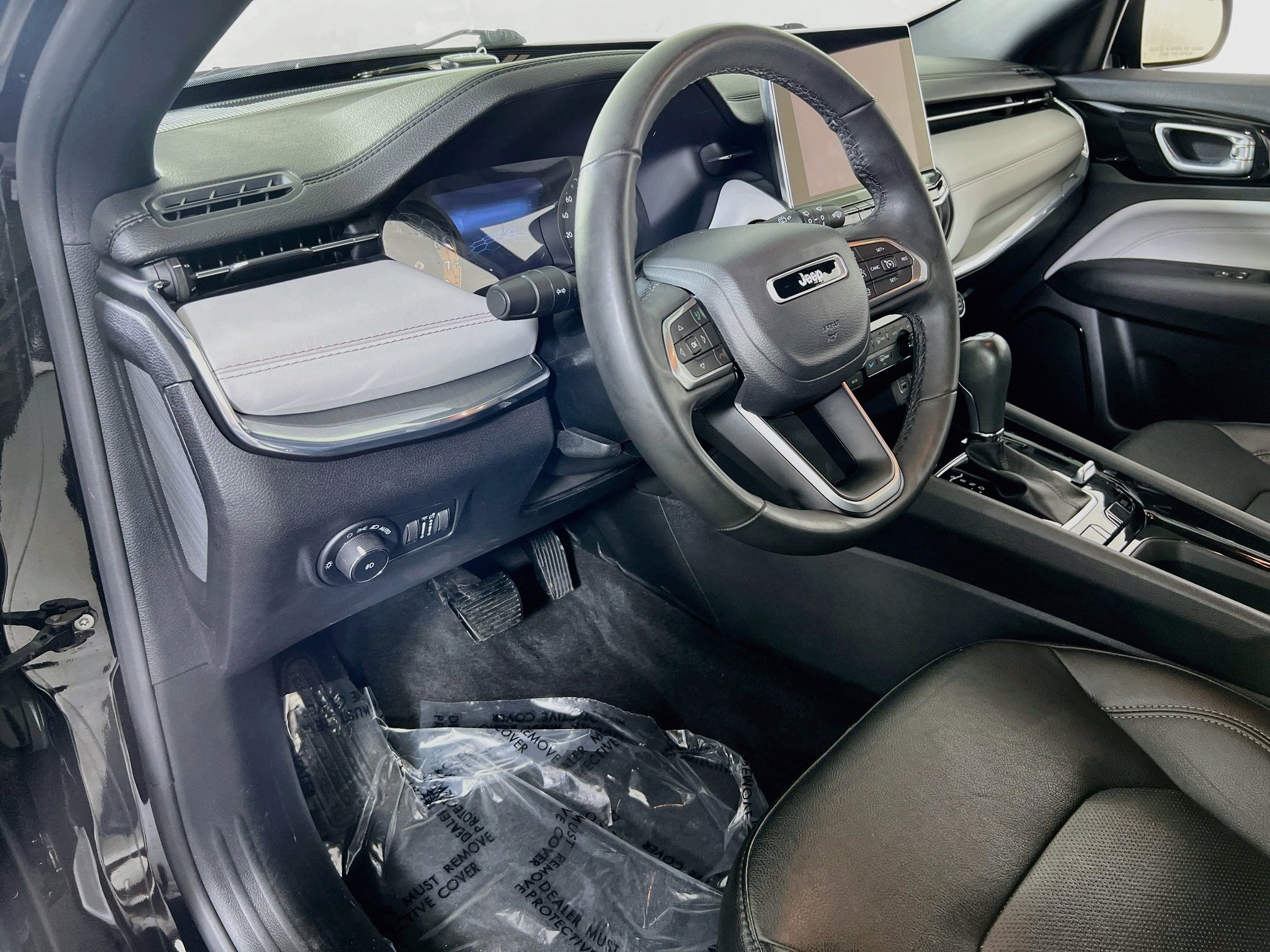 Used 2023 Jeep Compass Limited AWD/4WD image 9