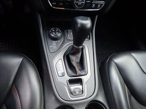 Used 2019 Jeep Cherokee Trailhawk w/ Cold Weather Group AWD/4WD image 19