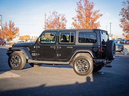 Used 2018 Jeep Wrangler Unlimited Sahara w/ Uconnect 4C Nav & Sound Group image 9