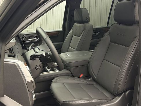 Used 2026 GMC Yukon Denali w/ Sun & Power Step Package AWD/4WD image 31