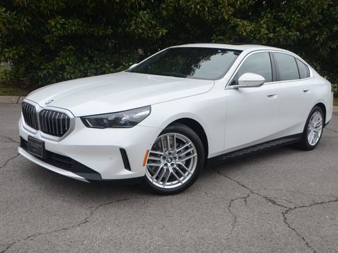 Used 2025 BMW 530i xDrive 530i xDrive (MSRP $65,150) image 5