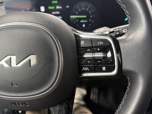 Used 2025 Kia Sorento SX image 27