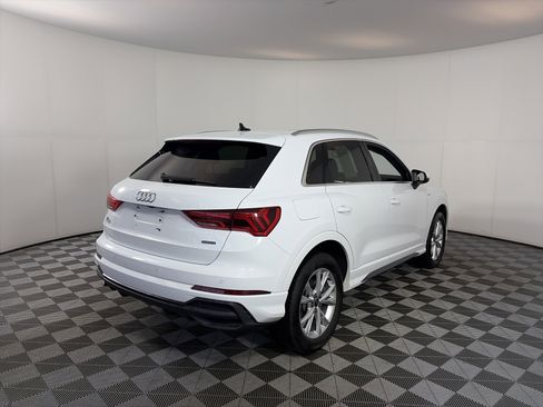 Certified 2025 Audi Q3 2.0T Premium image 10