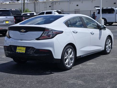 Used 2018 Chevrolet Volt Premier w/ Driver Confidence Package FWD image 5