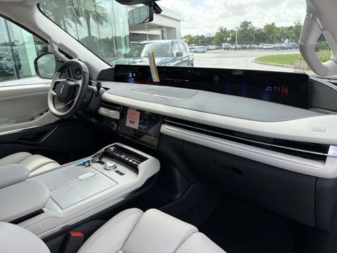 New 2026 Lincoln Navigator Reserve AWD/4WD image 19
