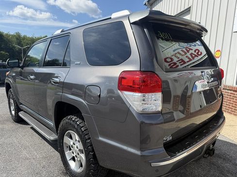 Used 2011 Toyota 4Runner SR5 w/ Premium Pkg w/Leather AWD/4WD image 9