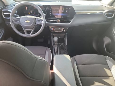 Used 2025 Chevrolet TrailBlazer LT AWD/4WD image 15