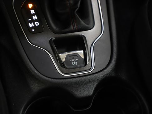 Used 2019 Jeep Cherokee Trailhawk w/ Cold Weather Group image 25