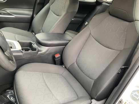 Used 2021 Toyota RAV4 XLE w/ XLE Grade Weather Package AWD/4WD image 30