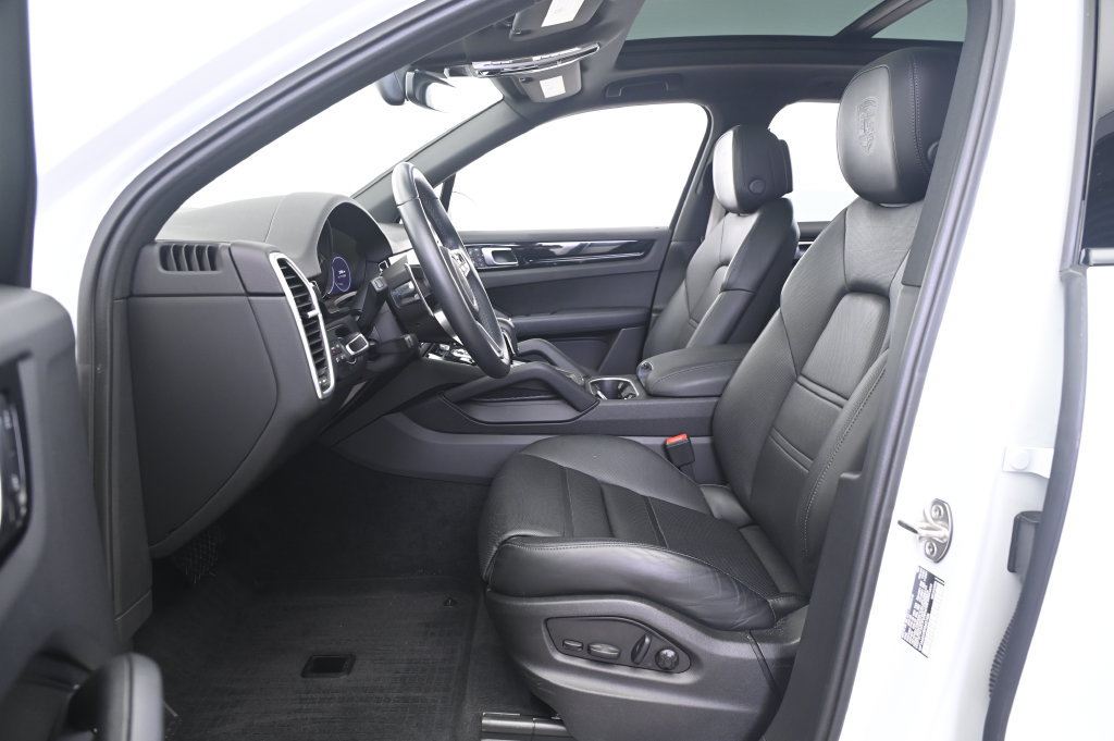 Used 2023 Porsche Cayenne Platinum Edition AWD/4WD image 29