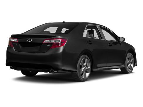 Used 2014 Toyota Camry SE image 2