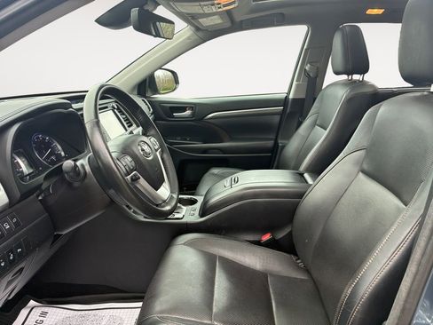 Used 2017 Toyota Highlander Limited Platinum image 9