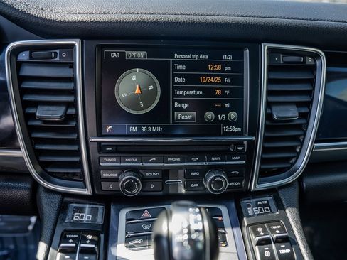 Used 2014 Porsche Panamera 4 image 19