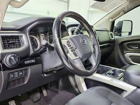 Used 2017 Nissan Titan SV RWD image 10