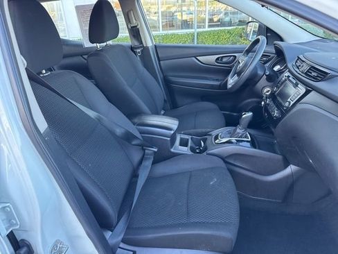 Used 2021 Nissan Rogue Sport S image 9