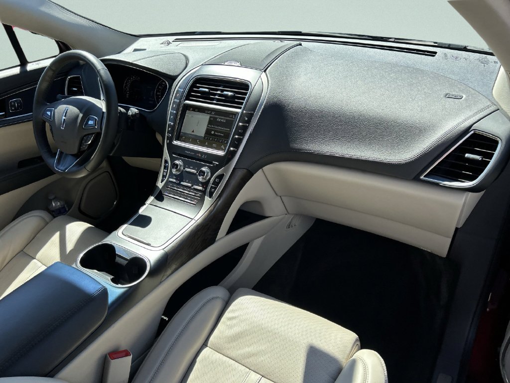 Used 2018 Lincoln MKX Reserve w/ Driver Assistance Package FWD image 17