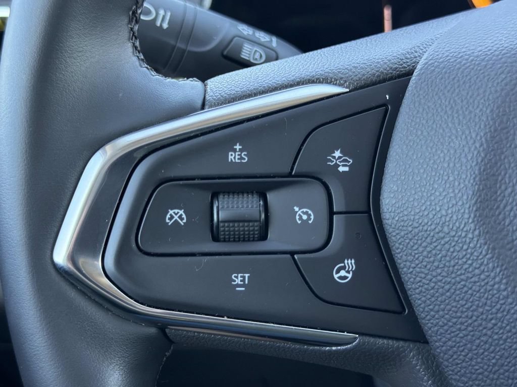 Used 2025 Chevrolet Trax ACTIV w/ Sunroof Package FWD image 19