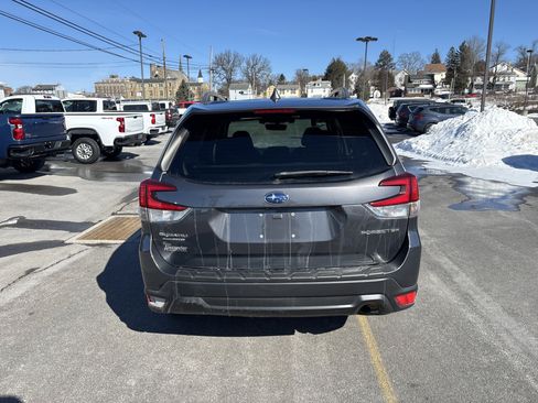 Used 2020 Subaru Forester Premium image 4