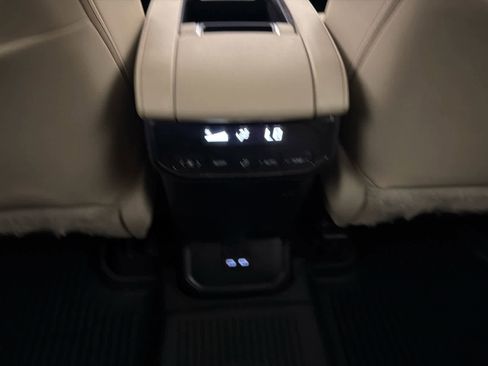 Used 2023 Toyota Highlander XLE FWD image 22