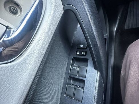 Used 2015 Toyota Corolla LE FWD image 19
