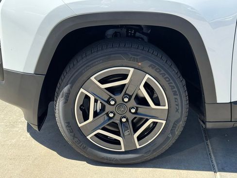 New 2026 Jeep Cherokee Laredo image 7