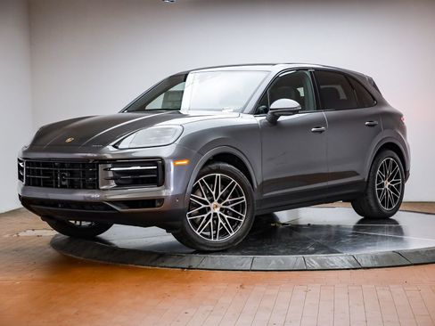 Certified 2025 Porsche Cayenne image 1