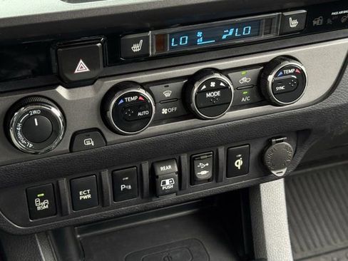 Used 2018 Toyota Tacoma TRD Sport image 18