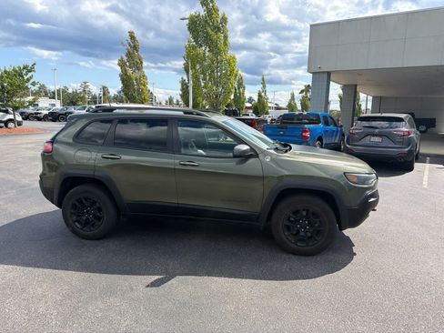 Used 2021 Jeep Cherokee Trailhawk w/ Trailer Tow Group AWD/4WD image 3