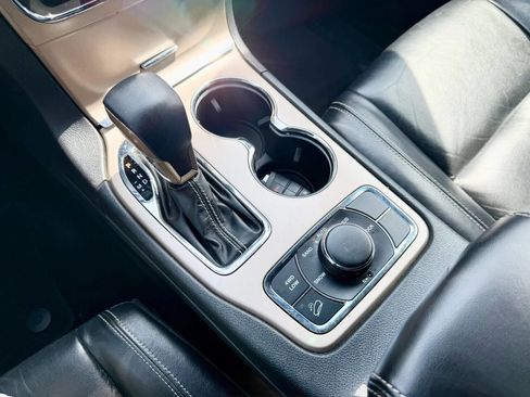 Used 2017 Jeep Grand Cherokee Limited image 11
