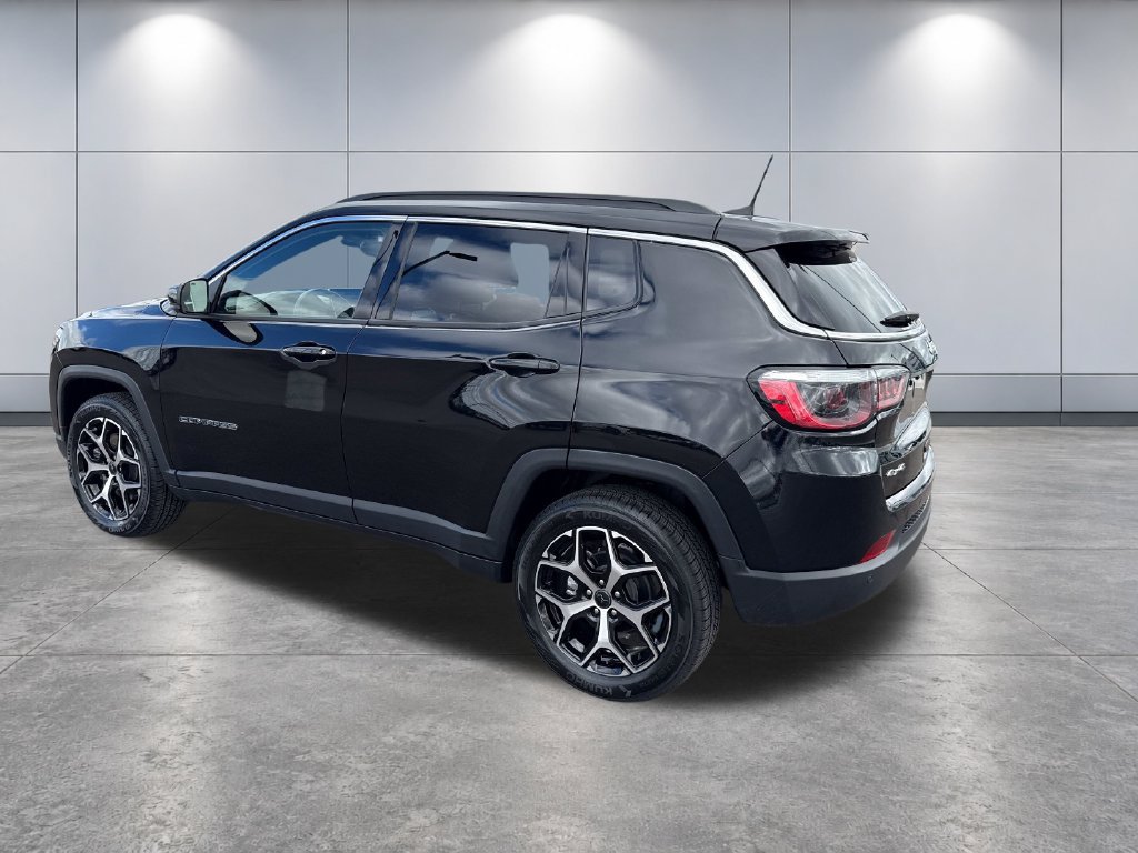 Used 2025 Jeep Compass Limited AWD/4WD image 3