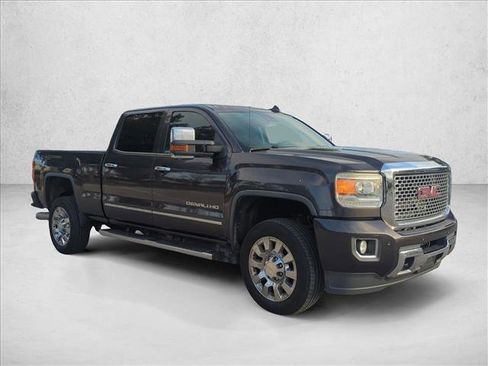 Used 2015 GMC Sierra 2500 Denali w/ Duramax Plus Package image 3