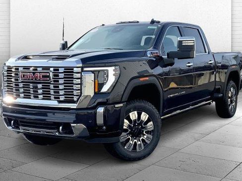 New 2026 GMC Sierra 2500 Denali w/ Denali Reserve Package AWD/4WD image 9