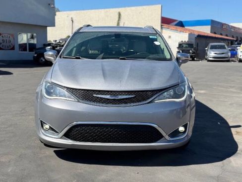 Used 2017 Chrysler Pacifica Limited w/ UConnect Theater Package FWD image 7