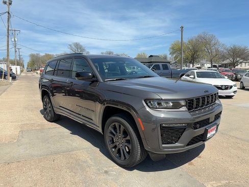 New 2026 Jeep Grand Cherokee L Limited AWD/4WD image 4