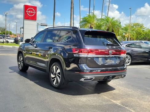 Used 2024 Volkswagen Atlas SE w/ Panoramic Sunroof Package FWD image 6